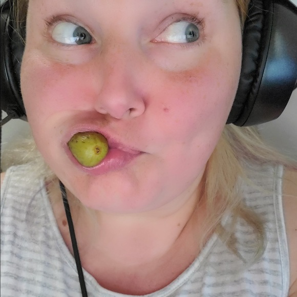 Meet your Posher, Sabrina - Picture 2 of 8